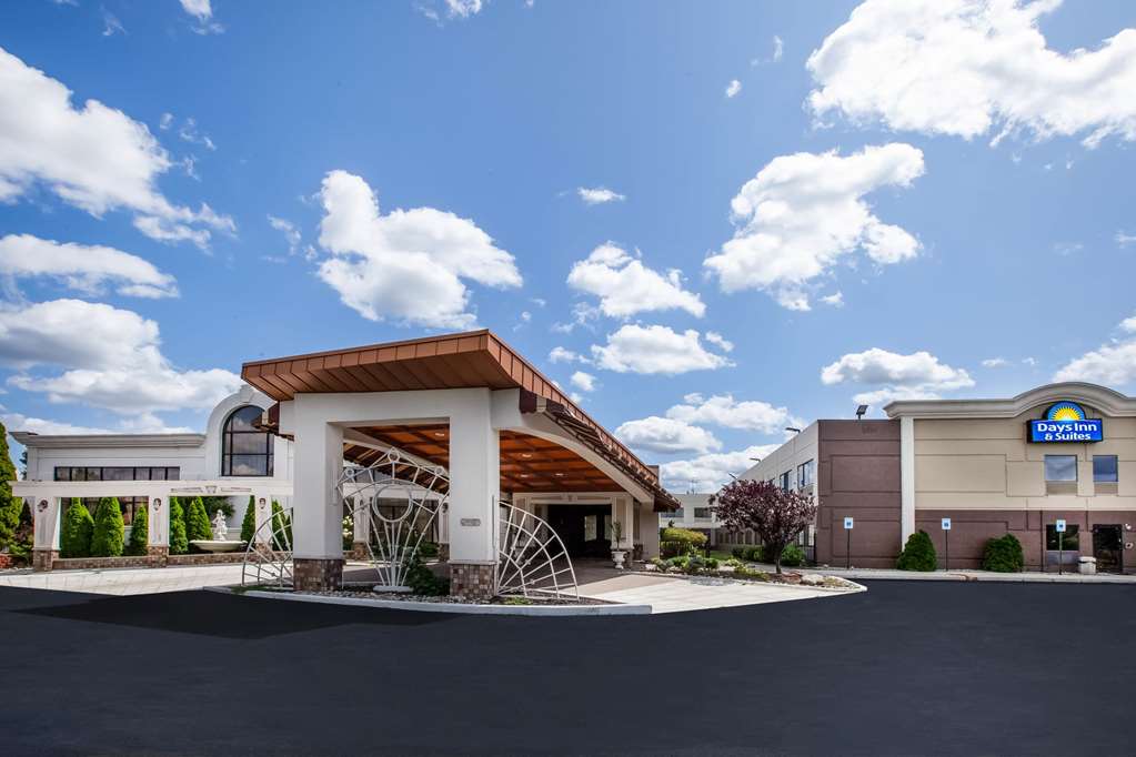 Days Inn & Suites By Wyndham Rochester Hills Mi,Pontiac>>Detroit,3 star