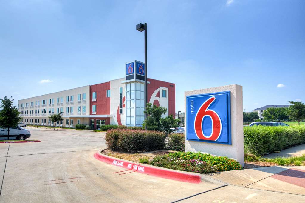 motel 6 roanoke tx northlake speedway