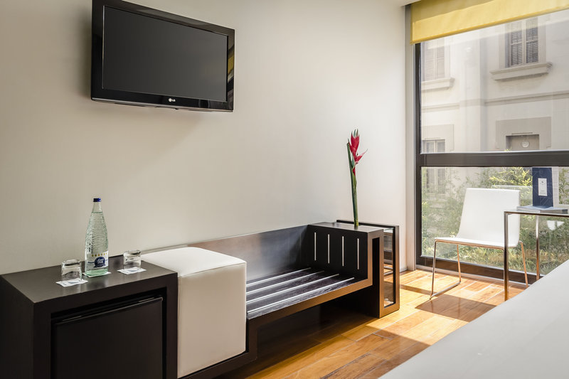 Ikonik Angli,Montcada I Reixac>>Barcelona,4 star