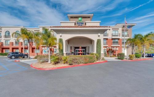 holiday inn express and suites lake elsinore by ihg