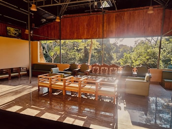 kaziranga eco village resort