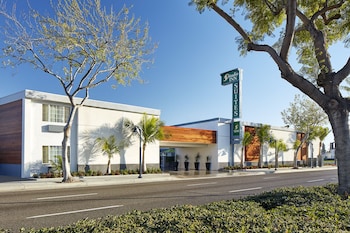 Studio Inn And Suites At Promenade Downey