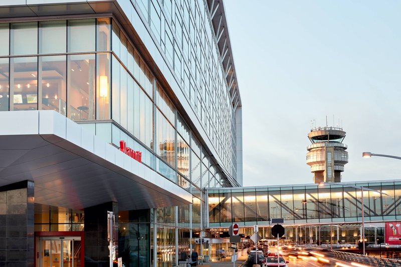 montreal airport marriott in terminal hotel