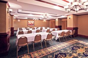 holiday inn express and suites shawnee by ihg