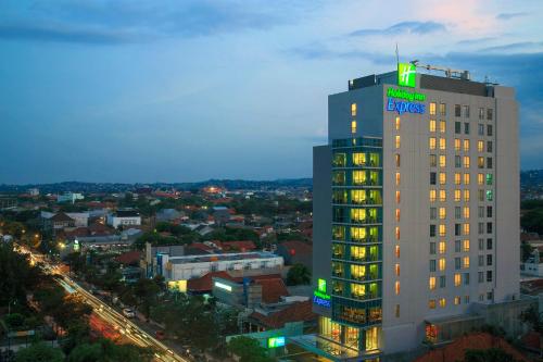 Holiday Inn Express Semarang Simpang Lima By Ihg,Salatiga>>Central Java,3 star