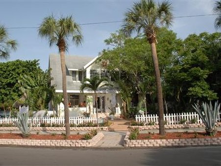 Beach Drive Inn Bed & Breakfast,St. Petersburg>>St. Pete Beach,3 star