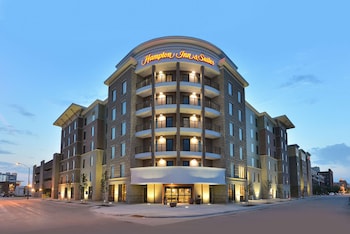 hampton inn and suites des moines downtown
