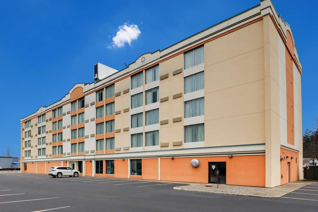 Quality Inn,,2.5 star