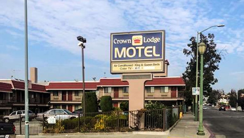 crown lodge motel oakland