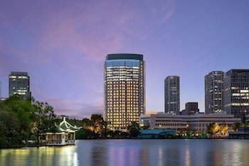 hualuxe shanghai changfeng park an ihg hotel