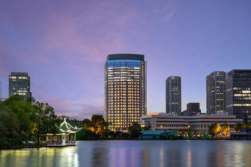 hualuxe shanghai changfeng park an ihg hotel