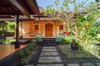 giri bhagawan villas and spa
