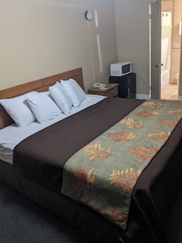 Rainbow Motel,,1 star