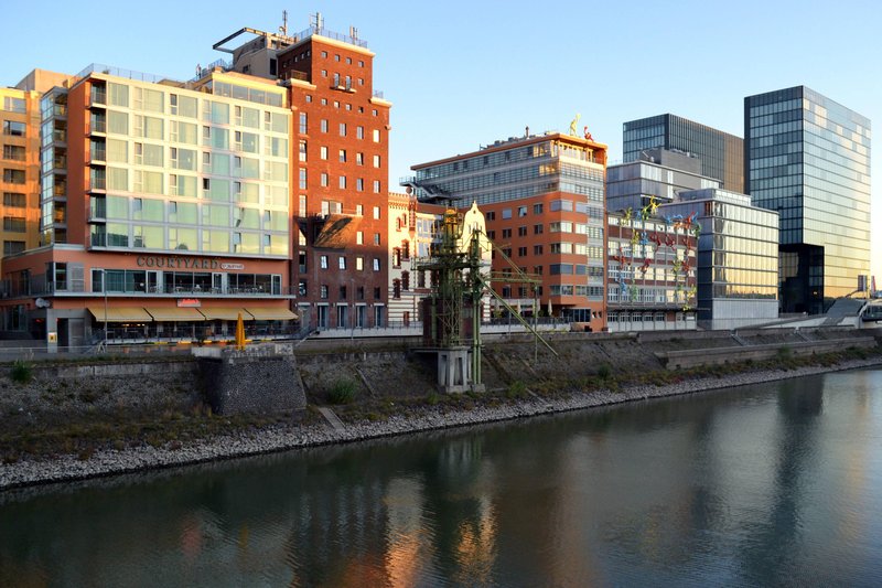 courtyard duesseldorf hafen