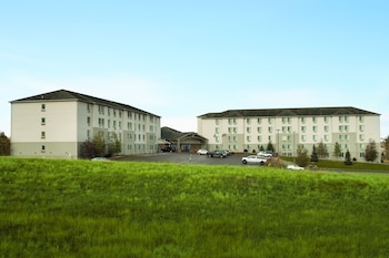 bakken airport xwa hotel and studios
