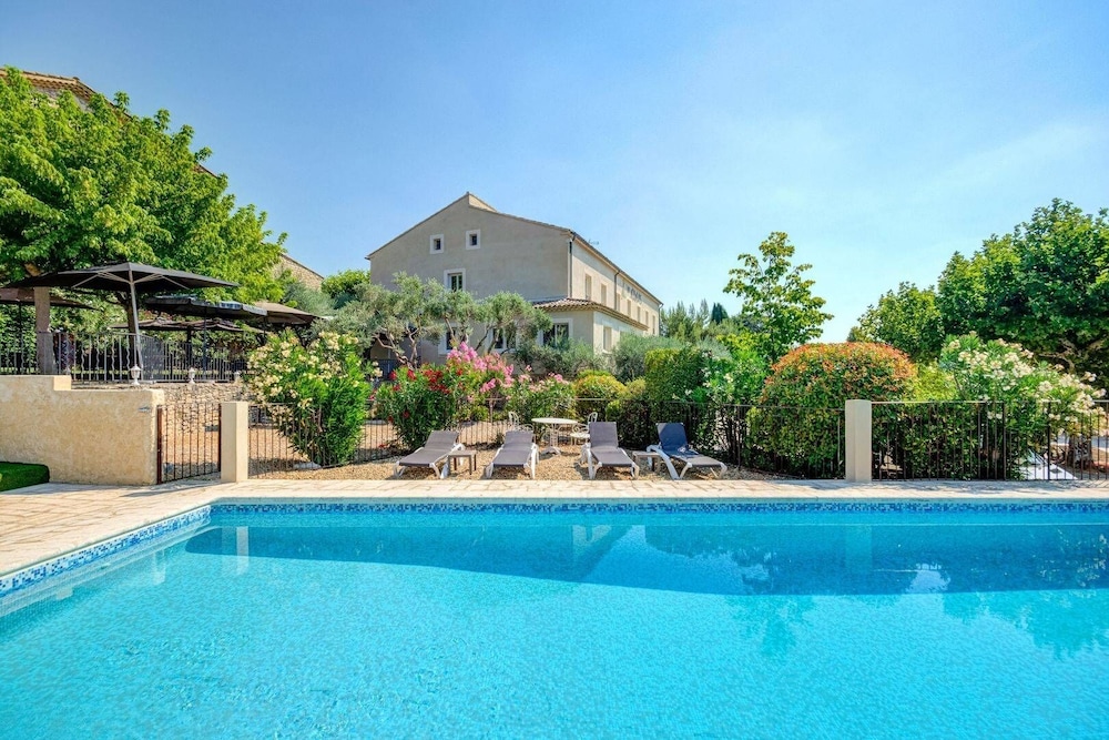 Hostellerie Des Commandeurs,Luberon Regional Park>>Joucas,2 star