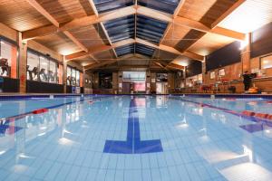 waterside hotel and leisure club
