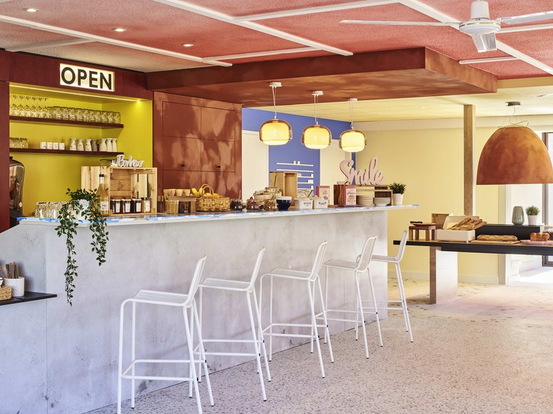 Greet Hotel Versailles - Voisins Le Bretonneux,Buc>>Boulogne-Billancourt,3 star