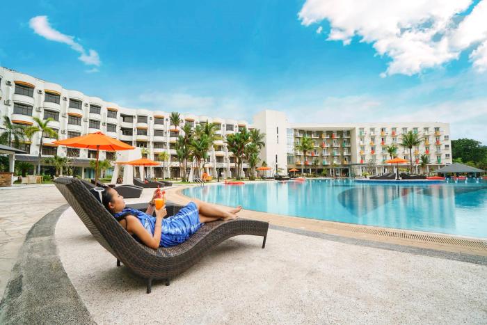 Harris Resort Batam Waterfront,Batam Centre>>Batam,4 star