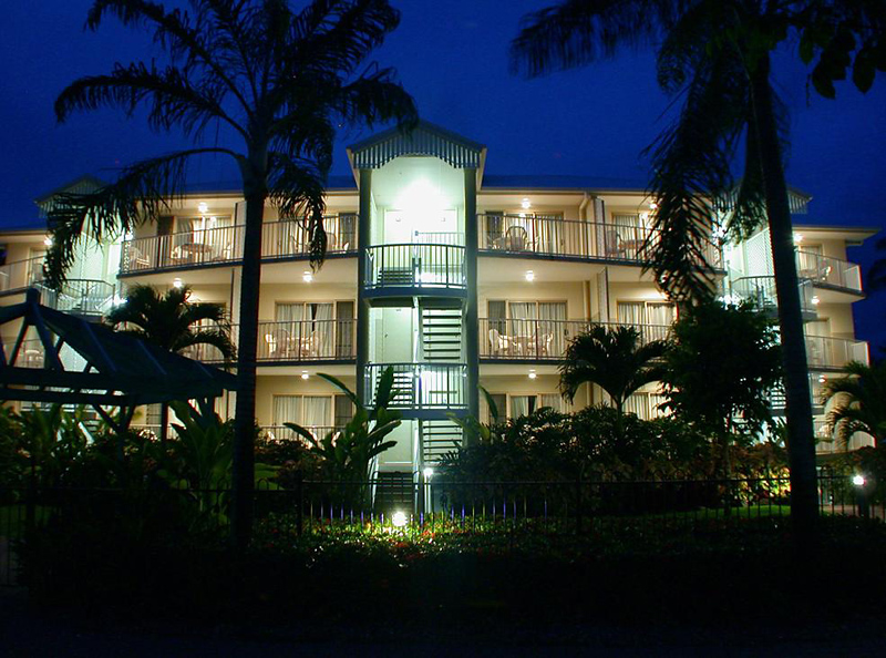 Cairns Beach Resort,Holloways Beach>>Cairns,4 star