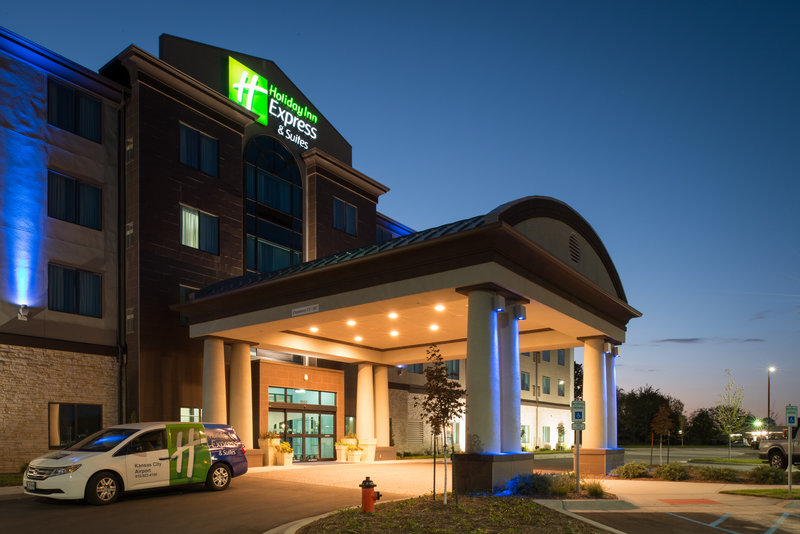 holiday inn express and suites kansas city airport by ihg