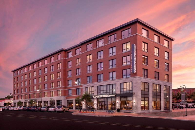 courtyard portland downtown waterfront