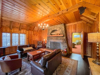 Lake Creek Lodge,,4 star