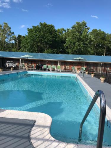 merrimac inn and suites