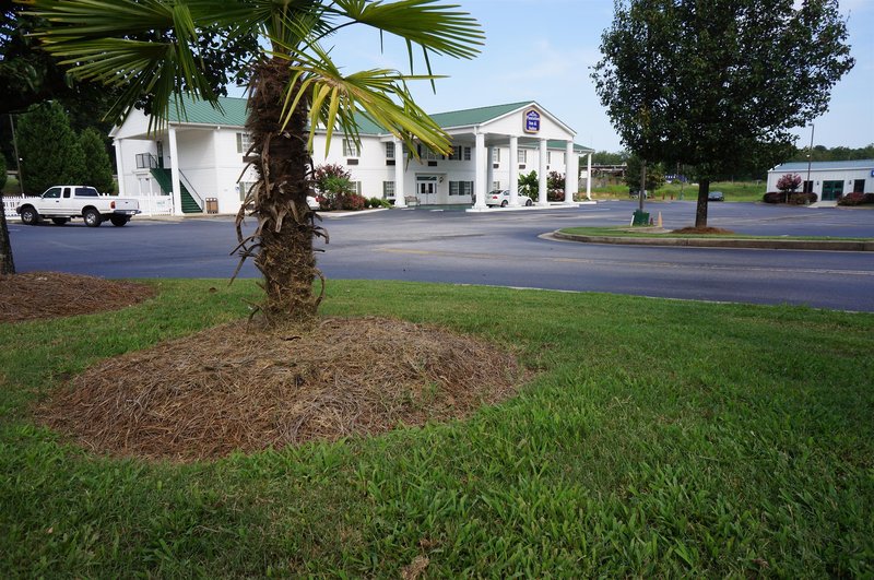 Plantation Inn And Suites,Near Butts County Courthouse,2 star