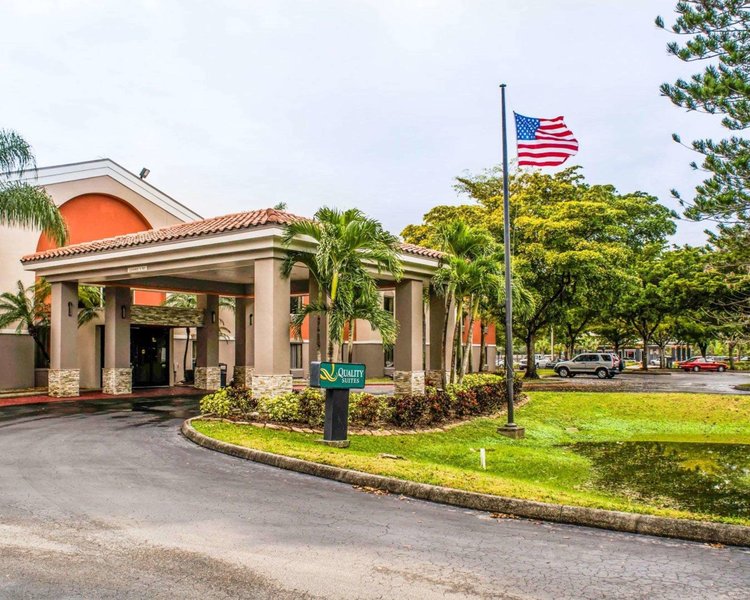 quality suites fort myers i 75