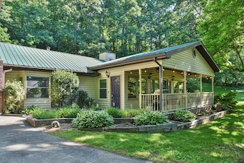 south asheville home with hot tub just 11 miles to downtown