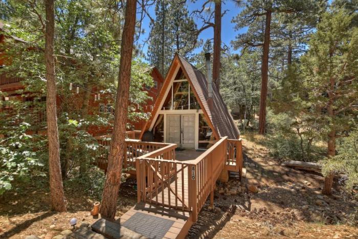 Doormat Vacation Rentals - Acute A-Frame Cabin! Remodeled! Wifi! Modern!,,4 star