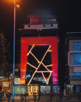 Hotel Golden Treat,Navlakha,3 star