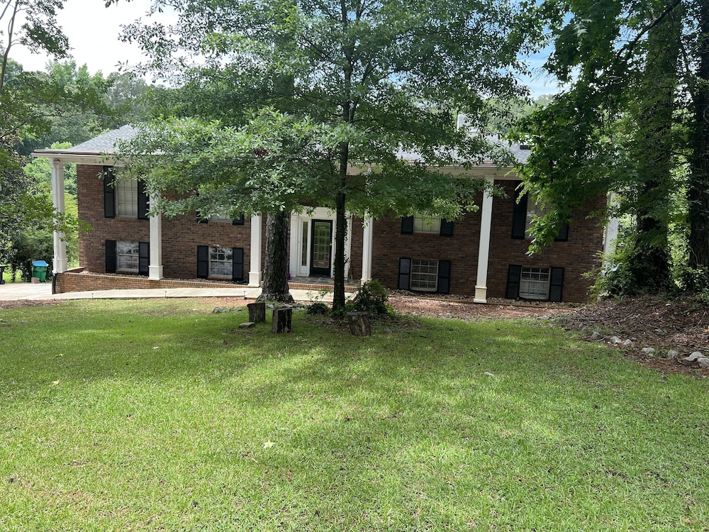 Urban Lake House,,4 star