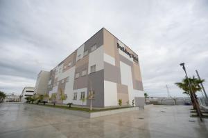 Building Hotel,,4 star