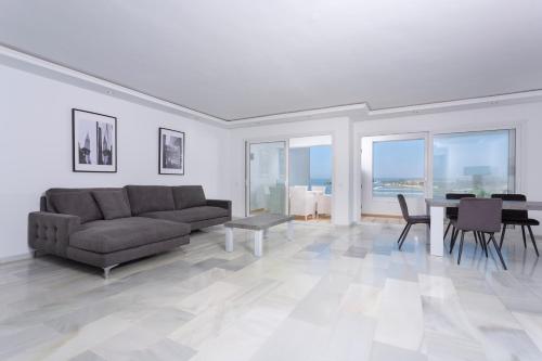 B51 Executive Flats Marbella,Plaza De Benabola,4 star