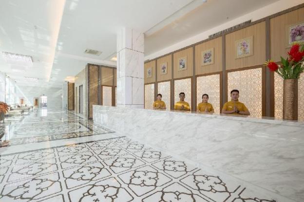 elegant airport hotel