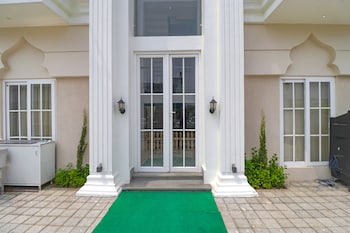 Fabhotel K9 Villa,PAKHOWAL ROAD,3 star