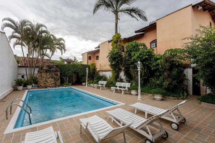 casa com piscina e churrasqueira em caraguatatuba
