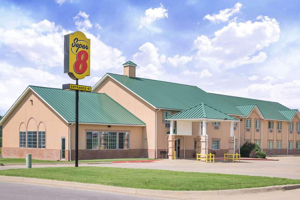 Super 8 By Wyndham Winfield/Quail Ridge Area