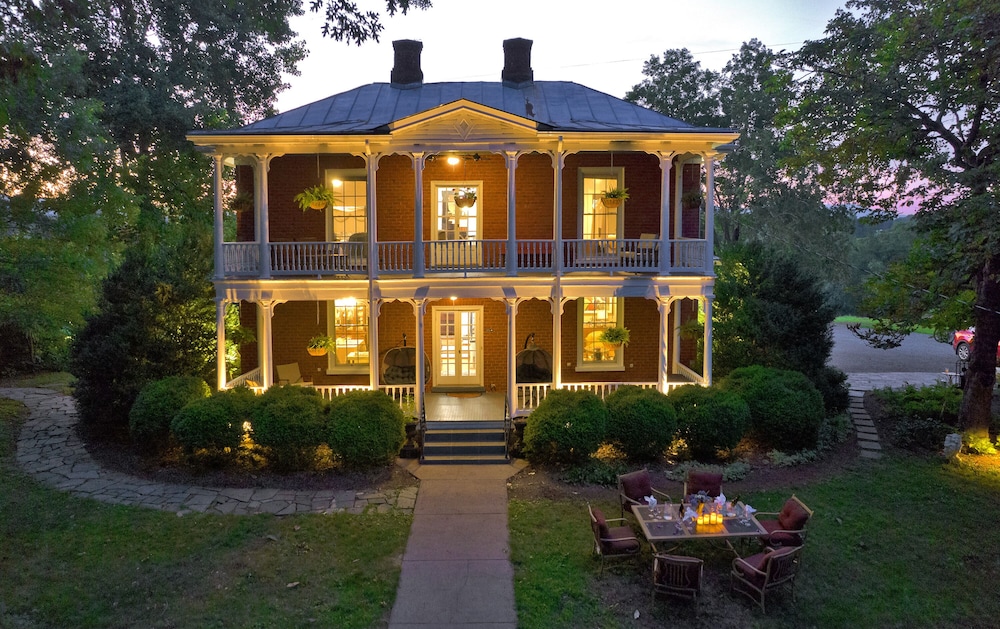 Red Hill Bed And Breakfast,,2 star