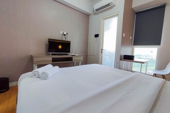 comfort 1br at amartha view apartment