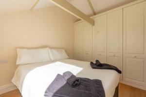 charming 1 bed loft in caerleon