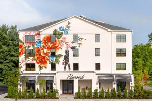 elwood hotel and suites