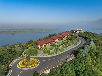 Taj Dal View Srinagar,Dal Lake,5 star