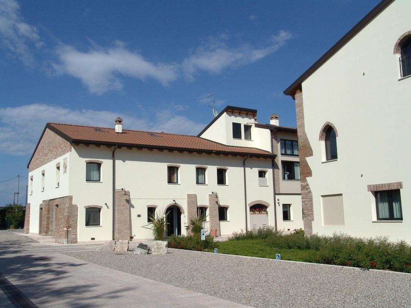 Corte Della Rocca Bassa,Povegliano Veronese>>Nogarole Rocca,3 star