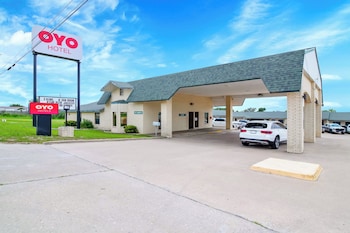 Oyo Hotel Three Rivers Tx Us-281,,2.5 star