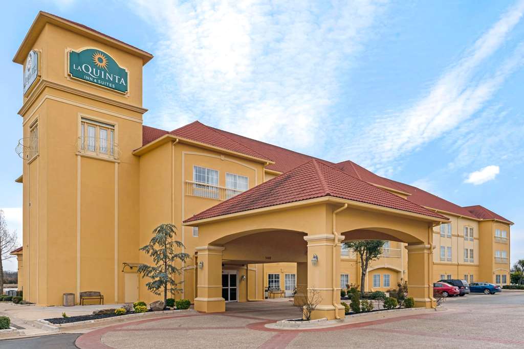 La Quinta Inn & Suites By Wyndham Shawnee