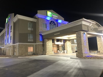 holiday inn express and suites woodward by ihg