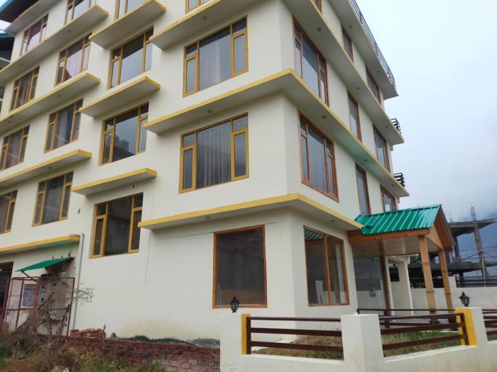 Lotus Inn Rothang View,Nasogi>>Manali,3 star